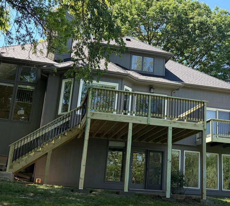 Decks That Stand Tall Above The Yard Decks That Stand Tall Above The Yard