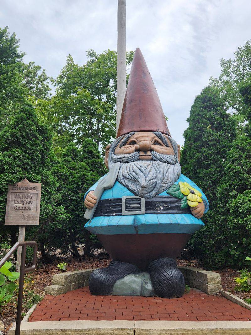 Elwood The Giant Gnome Is A Favorite Selfie Spot Elwood The Giant Gnome Is A Favorite Selfie Spot