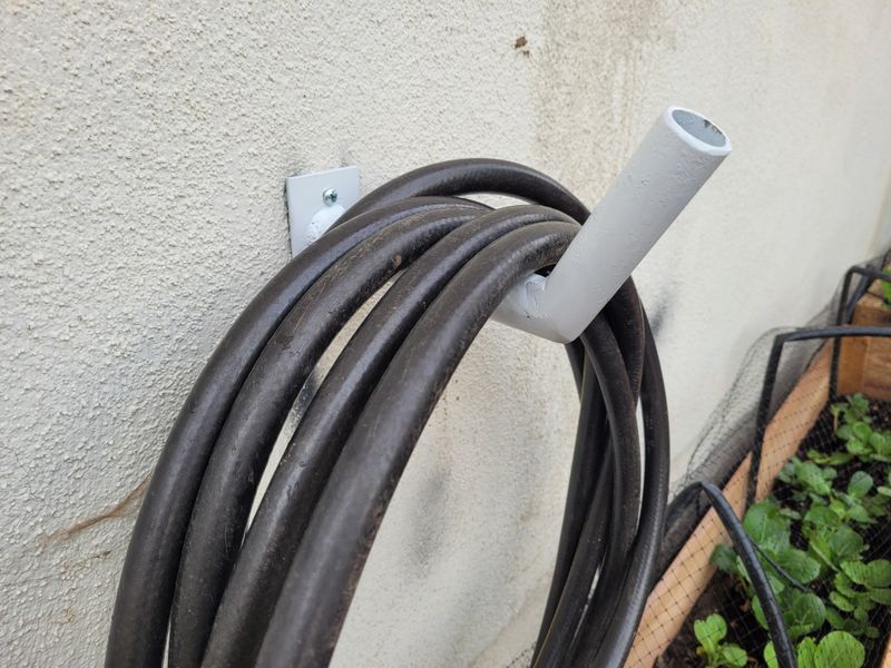 Keep Hoses Off Frozen Ground Keep Hoses Off Frozen Ground