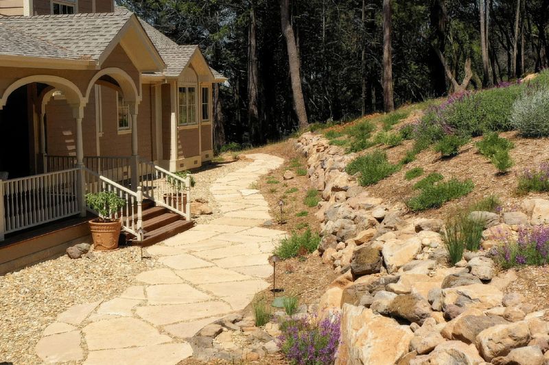 Narrow Side Yards Can Funnel Heat And Embers