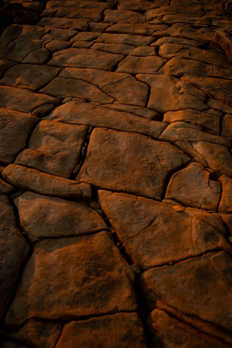 Sun-Warmed Rock Slabs That Hold Heat Past Sundown