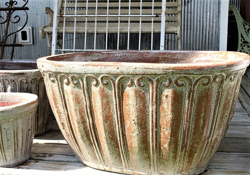 Thin-walled Glazed Ceramic Pots