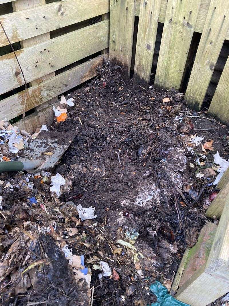 Too Much Wet Material Slows Composting Too Much Wet Material Slows Composting