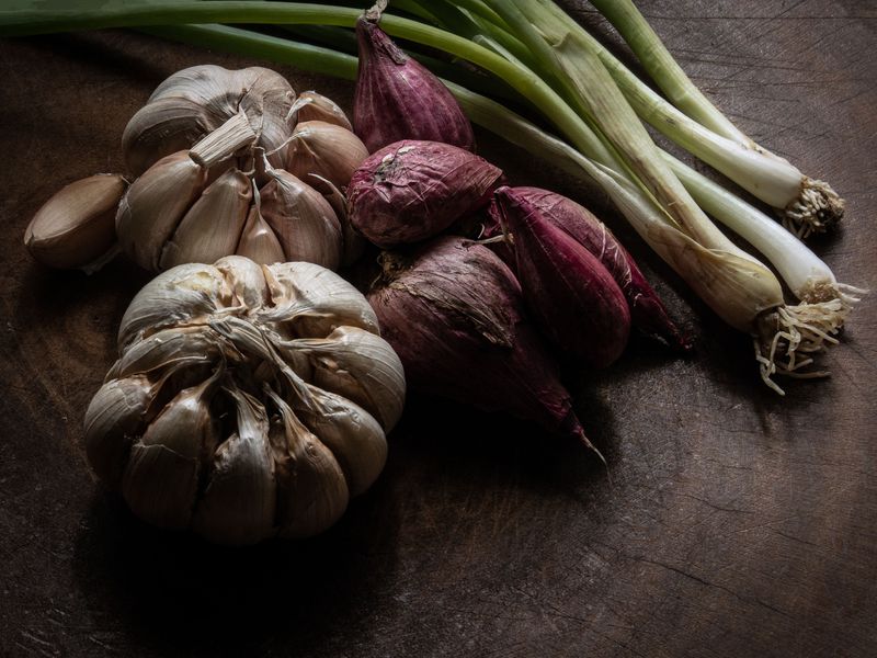 Tuck In Garlic, Shallots, And Multiplying Onions Tuck In Garlic, Shallots, And Multiplying Onions