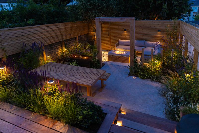 Turn Off Outdoor Lights During Warm Summer Nights Turn Off Outdoor Lights During Warm Summer Nights