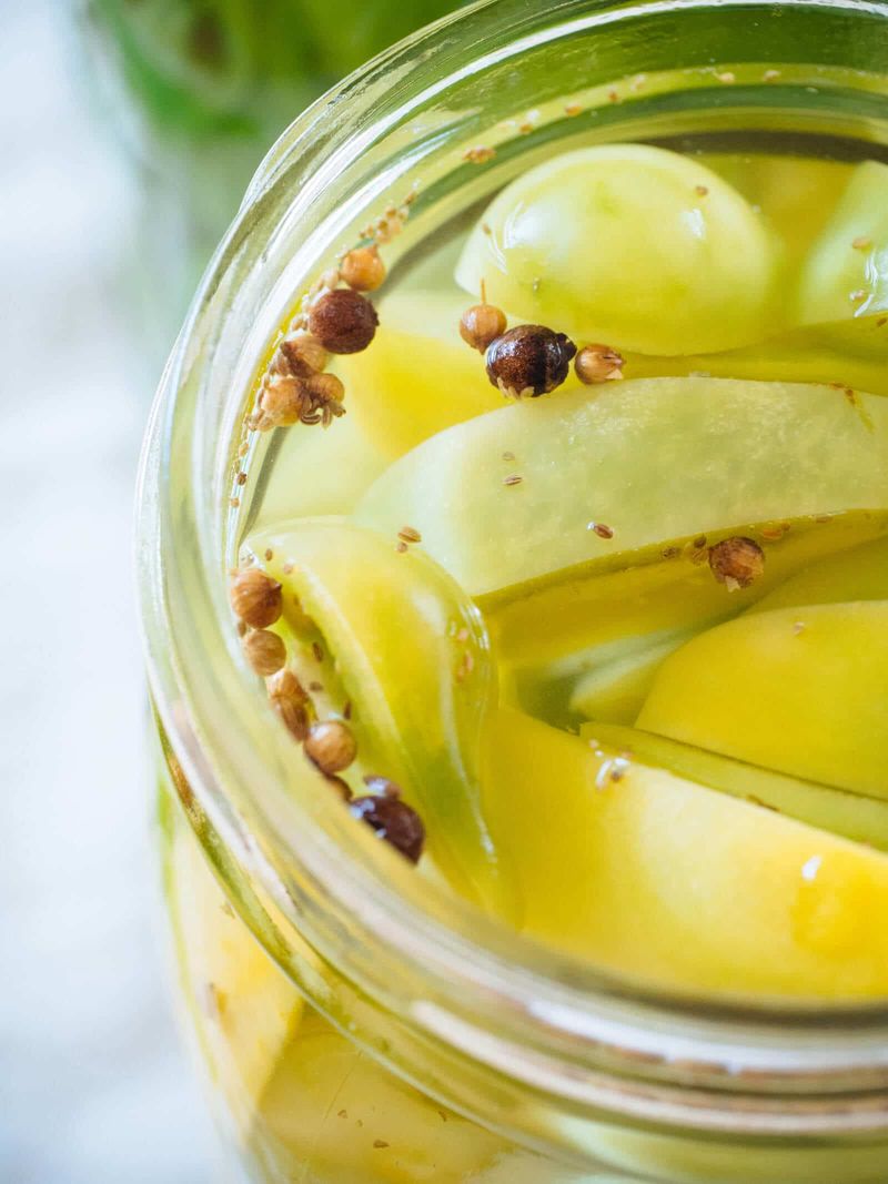 Use healthy green tomatoes that are unlikely to ripen Use healthy green tomatoes that are unlikely to ripen