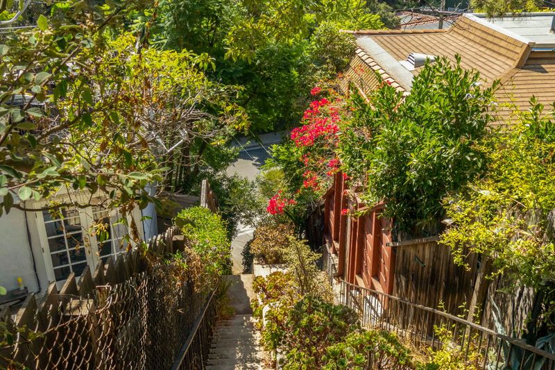 Wooden Gates And Fences Can Carry Fire Toward The House