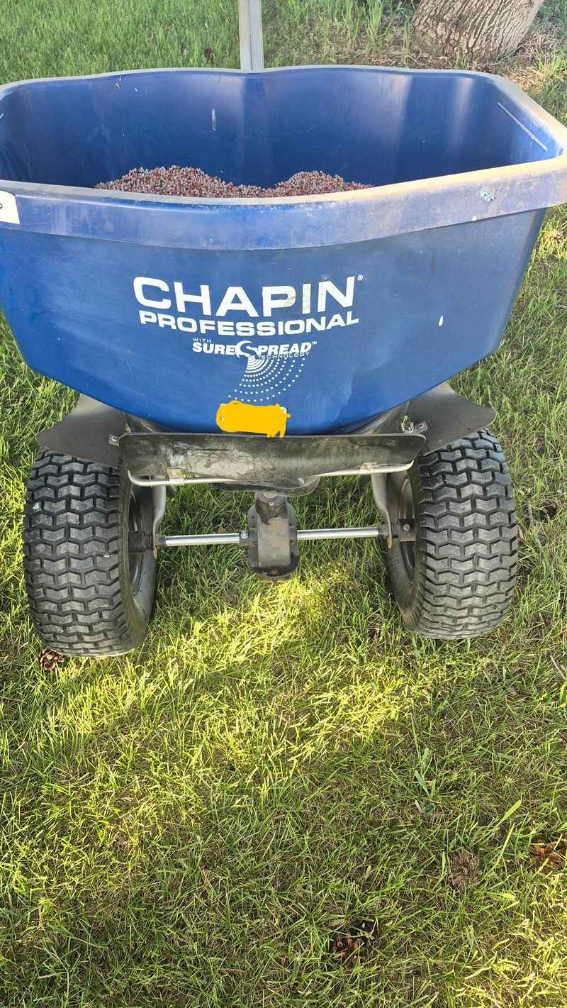 Your Fescue Lawn Can Still Benefit From Fall Fertilizer Your Fescue Lawn Can Still Benefit From Fall Fertilizer