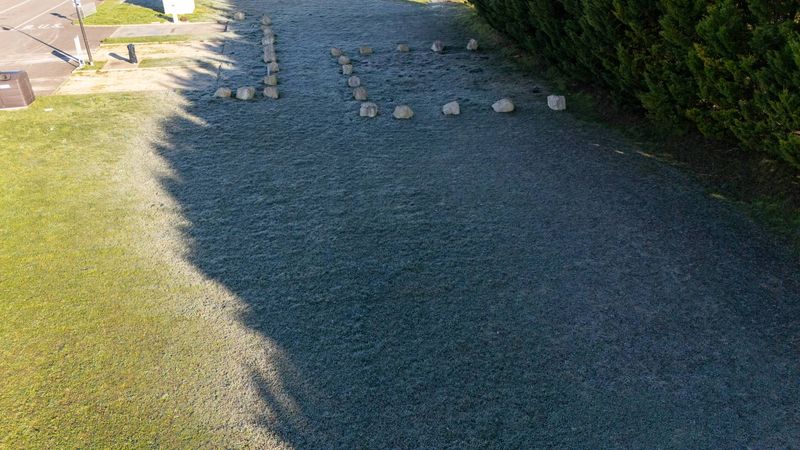A Hedge At The Bottom Can Hold The Cold