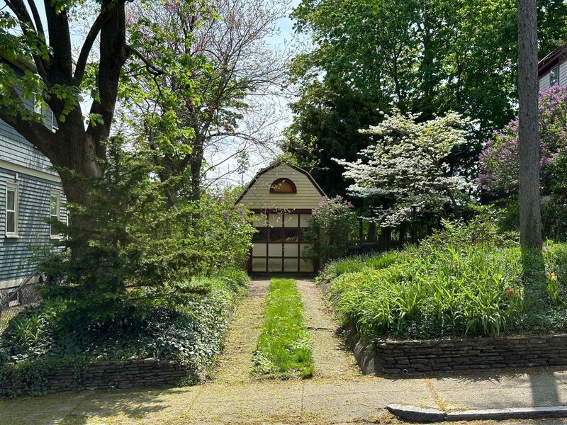 A Yard Plan That Keeps The Shelter Year After Year