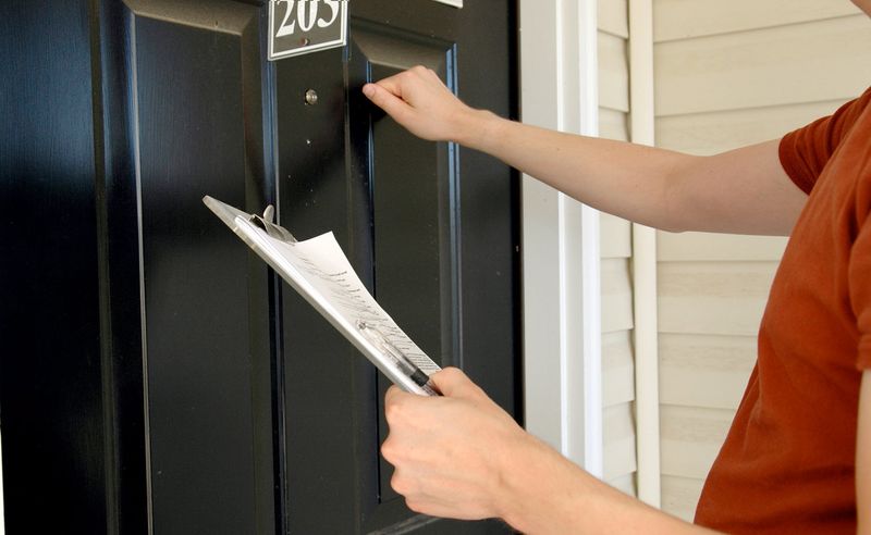 Be Cautious With Unsolicited Door-To-Door Offers Be Cautious With Unsolicited Door-To-Door Offers