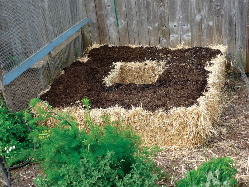 Build A Hay Bale Compost Bin For Fall Leaves