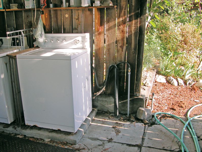 Build A Laundry Line For Your Garden Build A Laundry Line For Your Garden