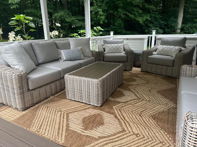 Lay An Outdoor Rug To Define The Space Lay An Outdoor Rug To Define The Space