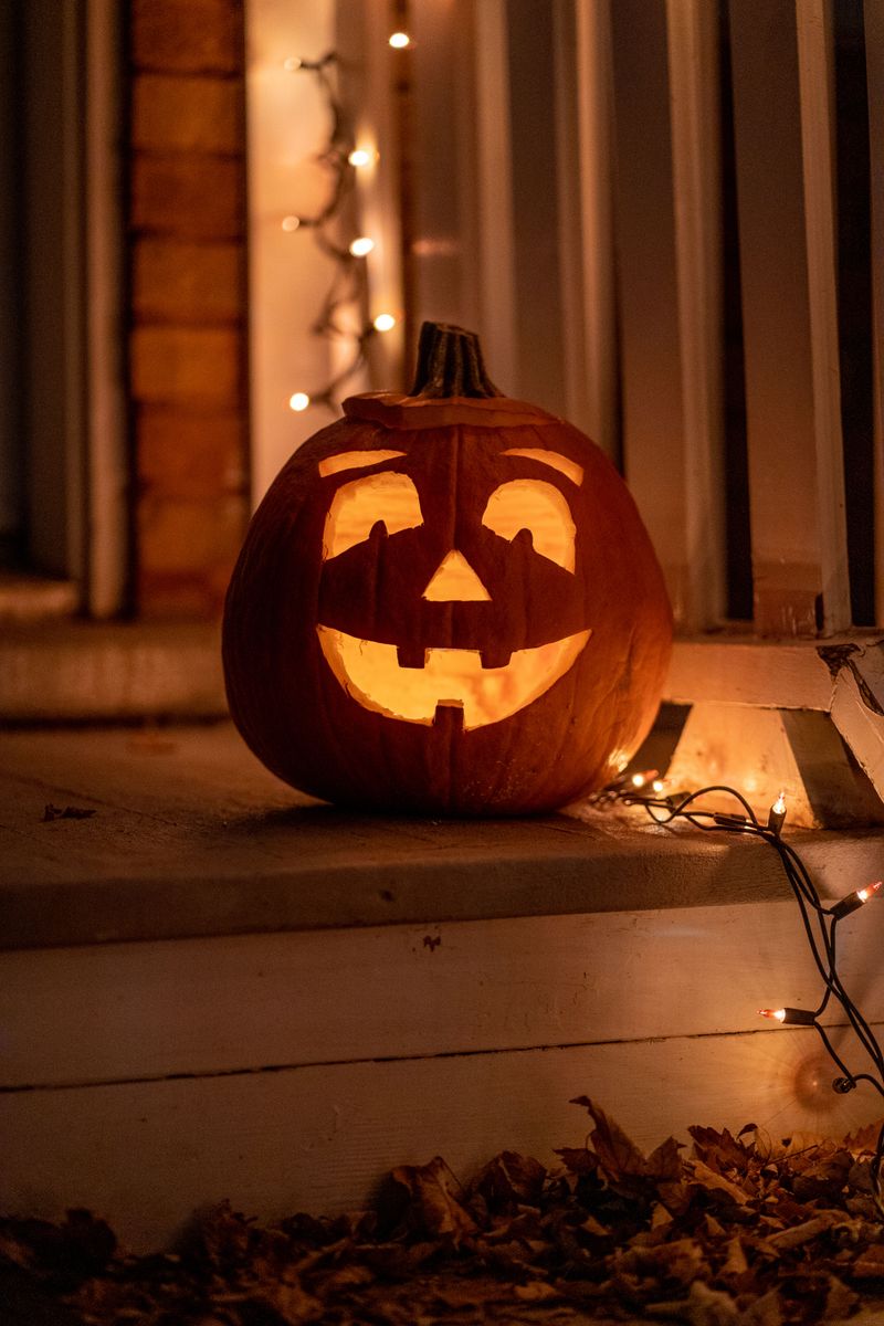 Light Pumpkins And Lanterns With Battery LEDs Light Pumpkins And Lanterns With Battery LEDs