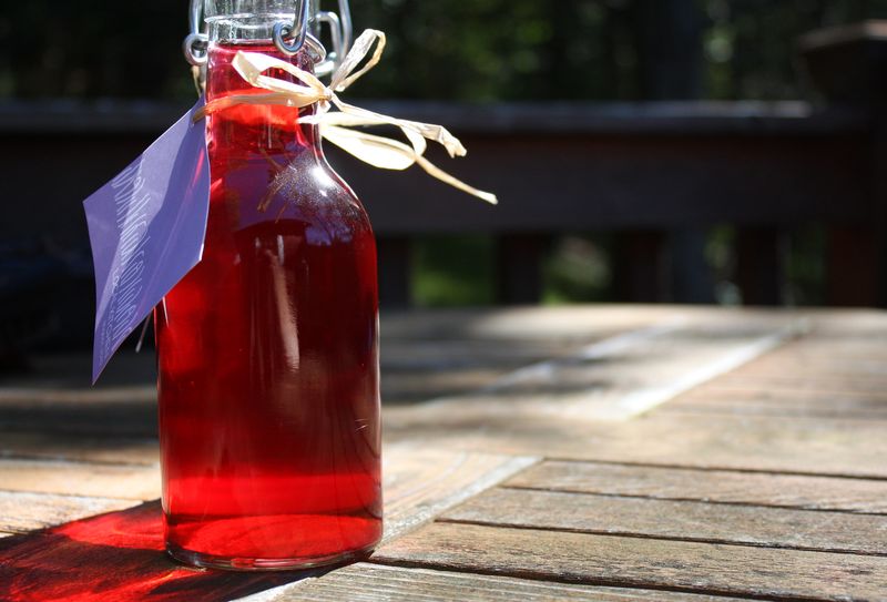Make Bright Basil Vinegar Make Bright Basil Vinegar