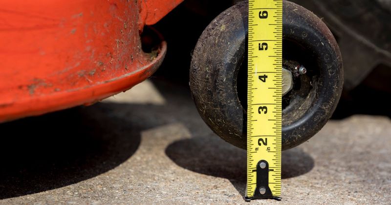 Raise The Mower Height Before Fall Growth Slows Raise The Mower Height Before Fall Growth Slows