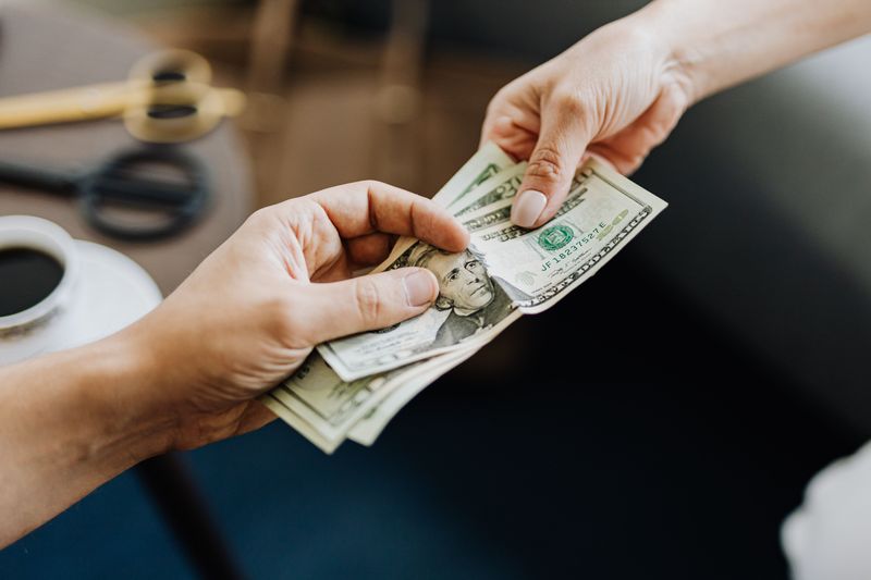 Refuse Large Cash Payments Up Front Refuse Large Cash Payments Up Front