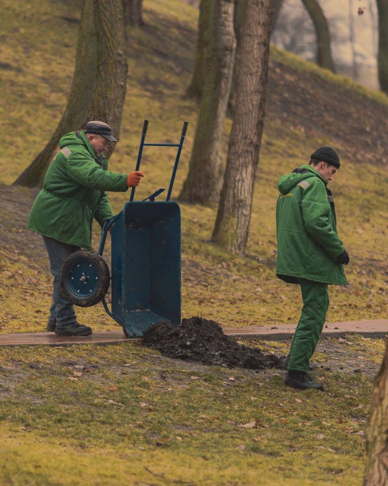 Saves Gardeners From Strenuous Work