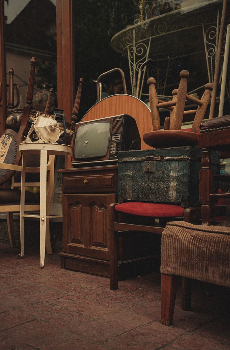 Secondhand Furniture And Moving Day Hitchhikers