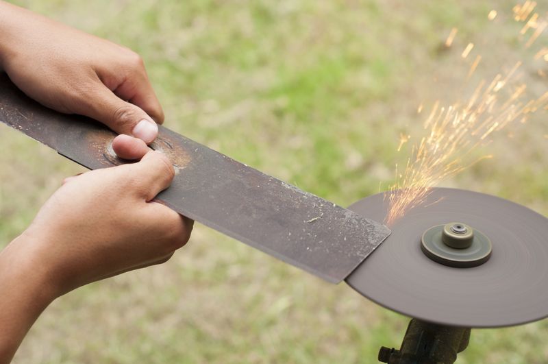Sharp Blades Matter Everywhere Sharp Blades Matter Everywhere
