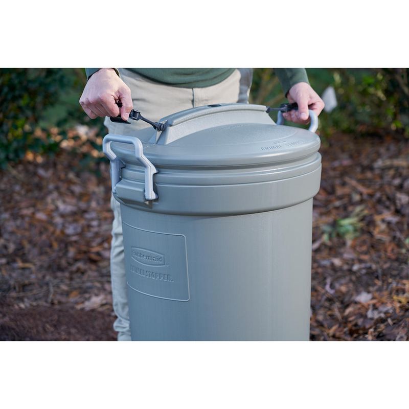 Store Trash In Airtight Containers