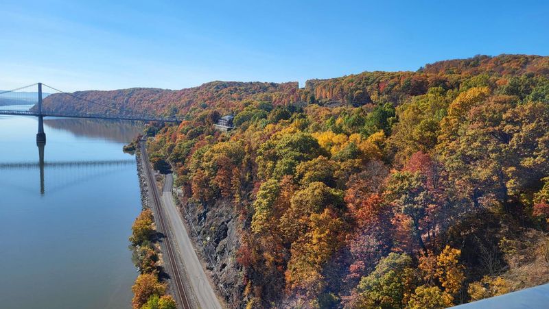 The Hudson Valley Peaks Later Than Most Expect The Hudson Valley Peaks Later Than Most Expect