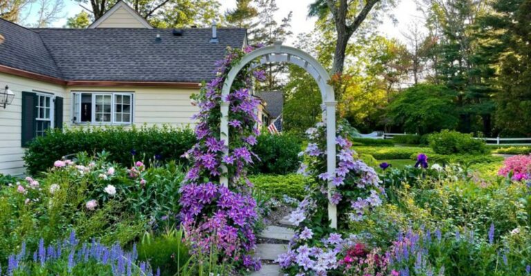 8 Ways To Turn A Boring Front Yard Into A Cottage Garden